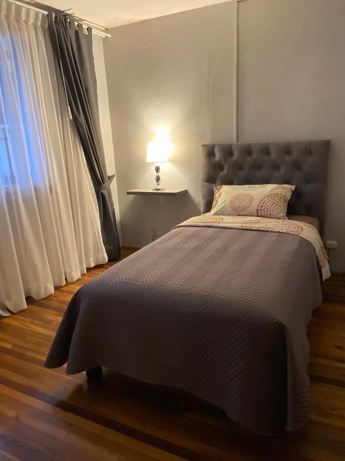 Blue House La Floresta Hostel Quito