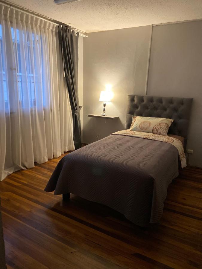 Blue House La Floresta 旅馆 Quito